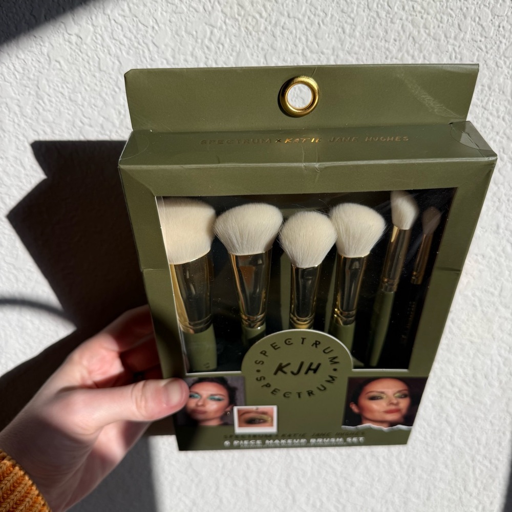 Spectrum x Katie Jane Hughes 6-Piece Makeup Brush Set - Picture 4 of 7